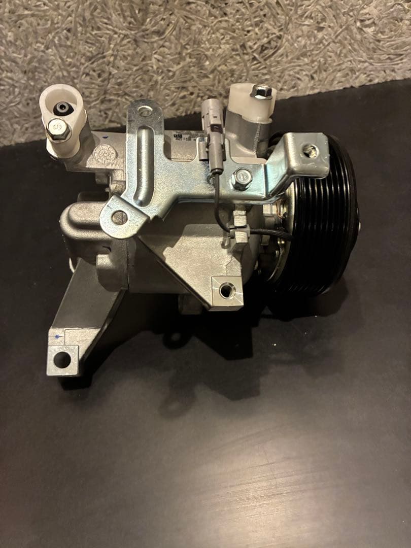 スバル　XV 純正コンプレッサー　新品　73111FJ032 Z0021228C